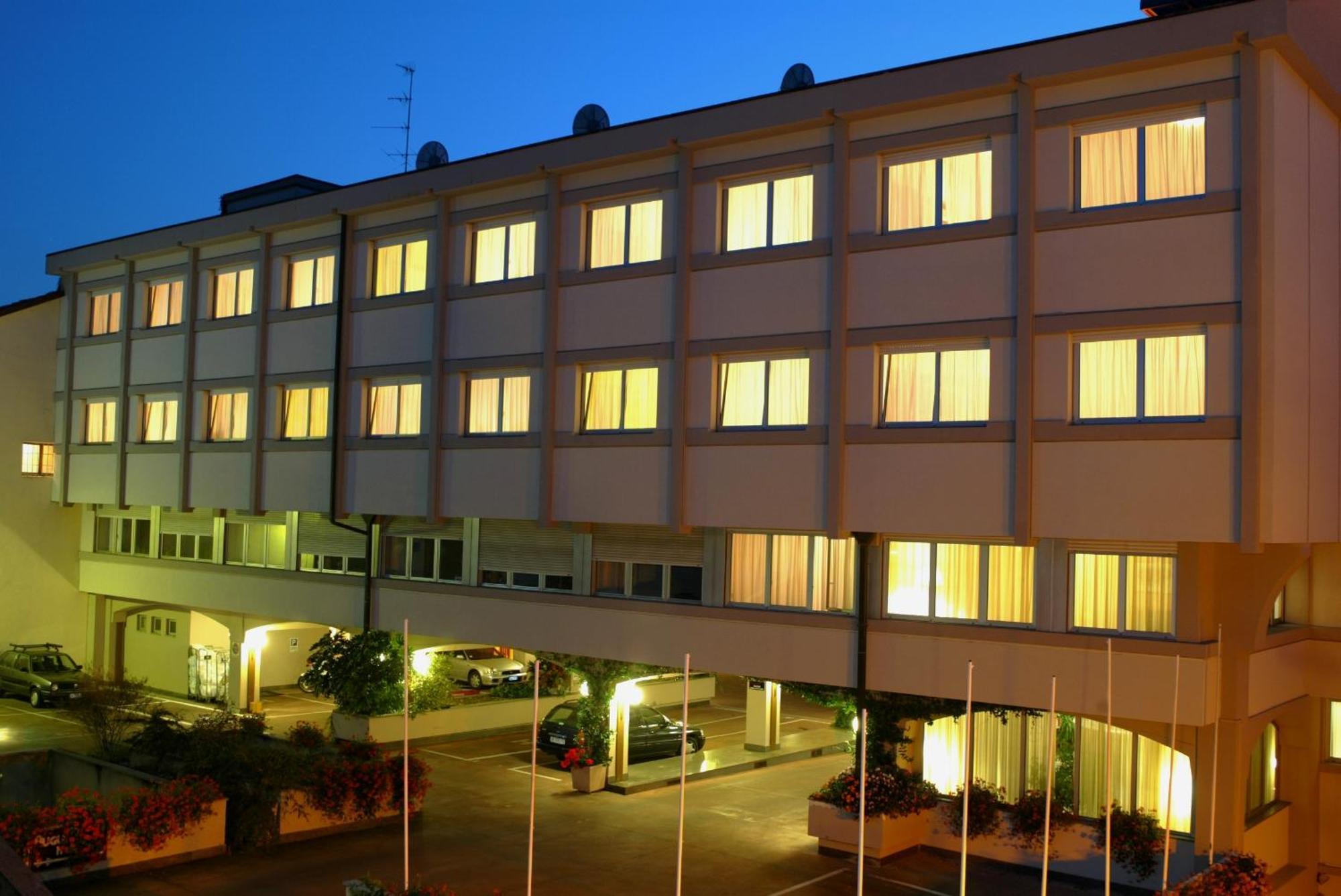 Augustus Hotel Biella Ngoại thất bức ảnh
