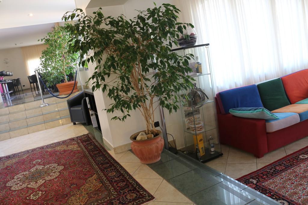 Augustus Hotel Biella Ngoại thất bức ảnh
