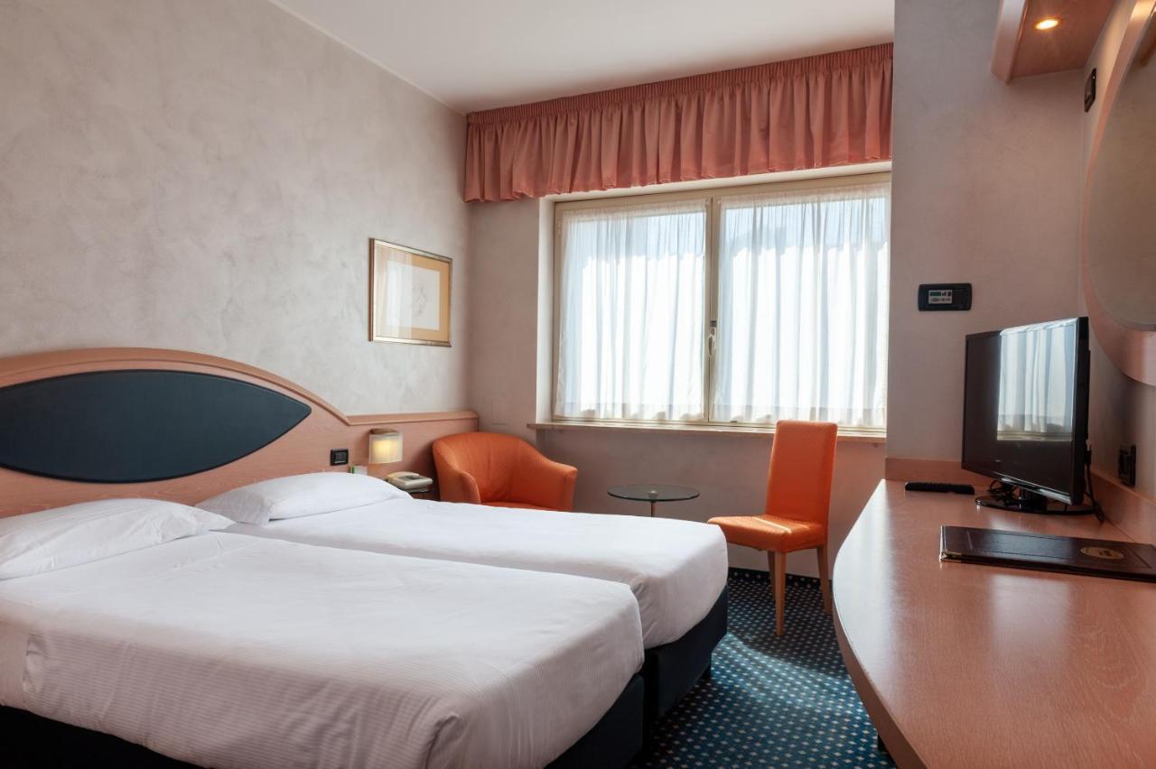 Augustus Hotel Biella Ngoại thất bức ảnh